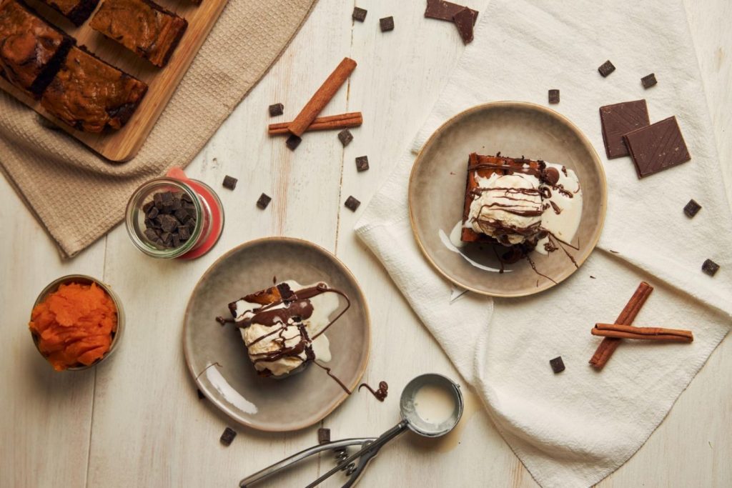 Você gosta de comer doces, mas tem dificuldades de fazer suas próprias sobremesas? Veja algumas receitas de doces simples de serem feitas.