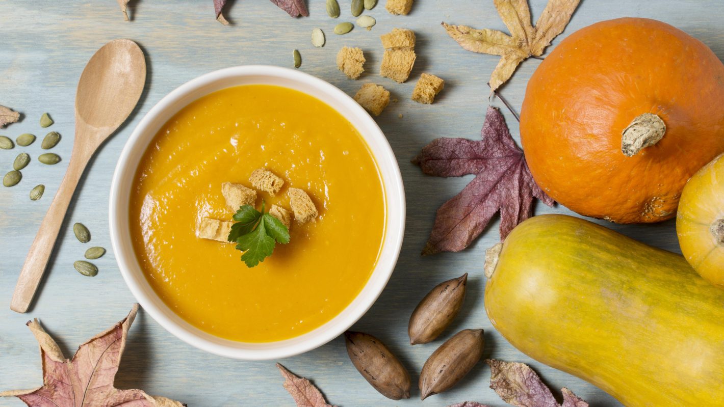 Como fazer sopa de legumes de maneiras diferentes? | Foto de uma sopa de abóbora | Atacadão