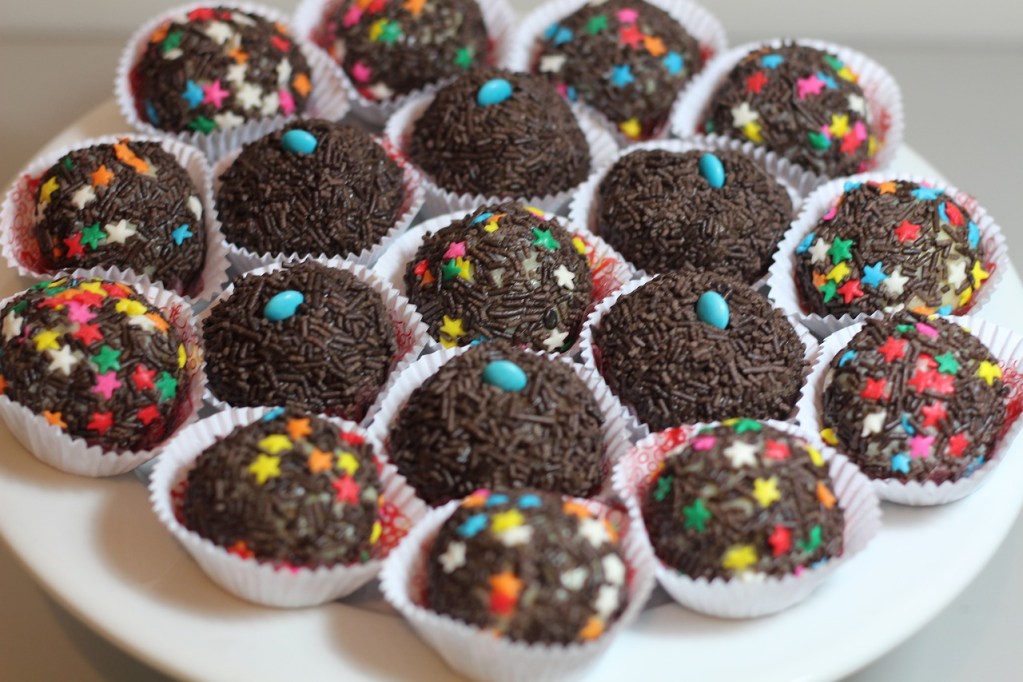 Doces para o Dia das Crianças: veja o que preparar | Brigadeiros confeitados | Atacadão