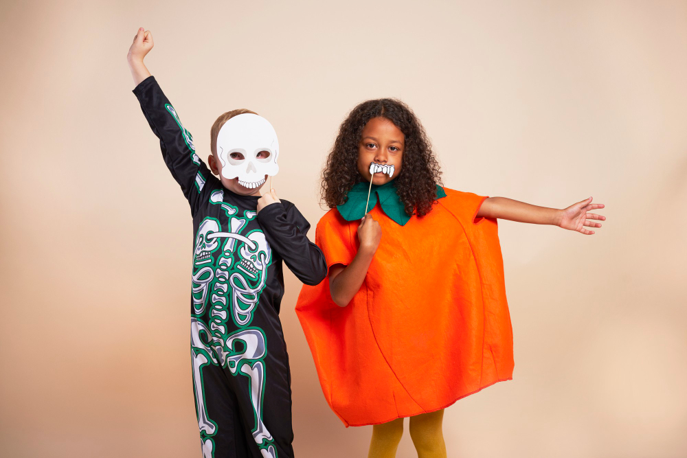 Melhores feriados para se divertir com as crianças | Crianças fantasiadas no Halloween | Atacadão