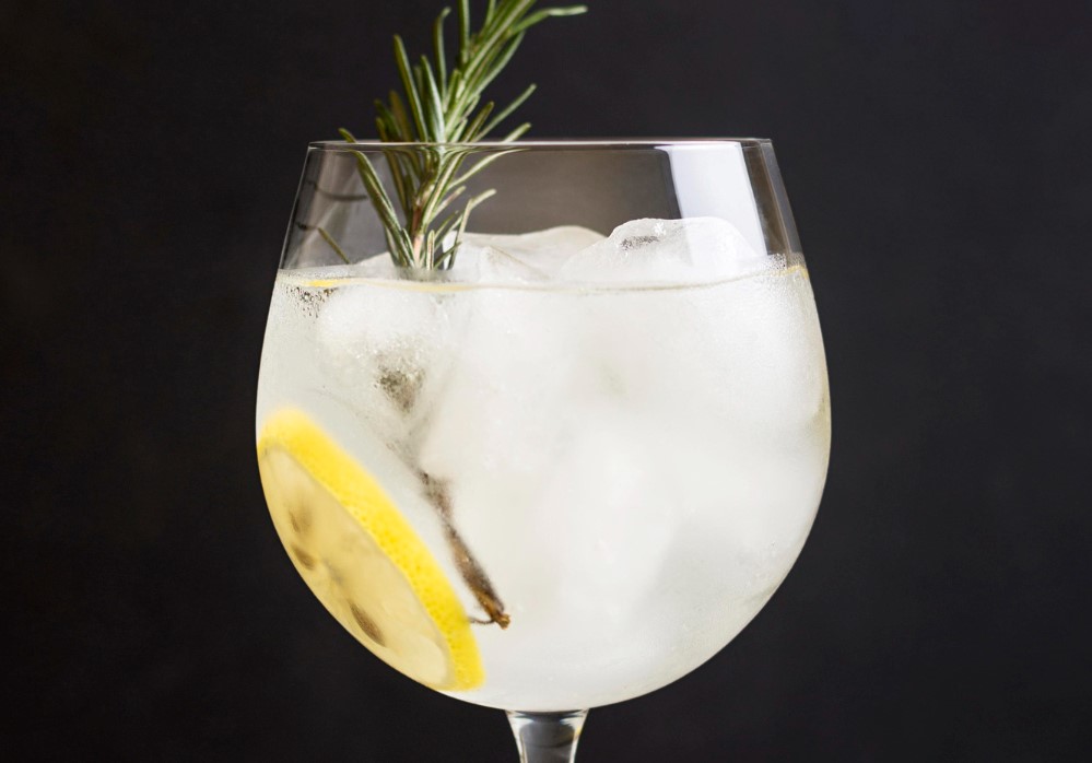 Drinks italianos mais populares | Taça de Limoncello Spritz | Atacadão