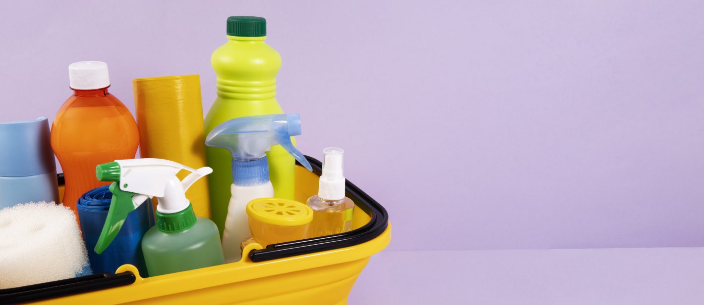 Limpeza de creches: tudo para o bem-estar das crianças | Foto de alguns produtos de limpeza | Atacadão