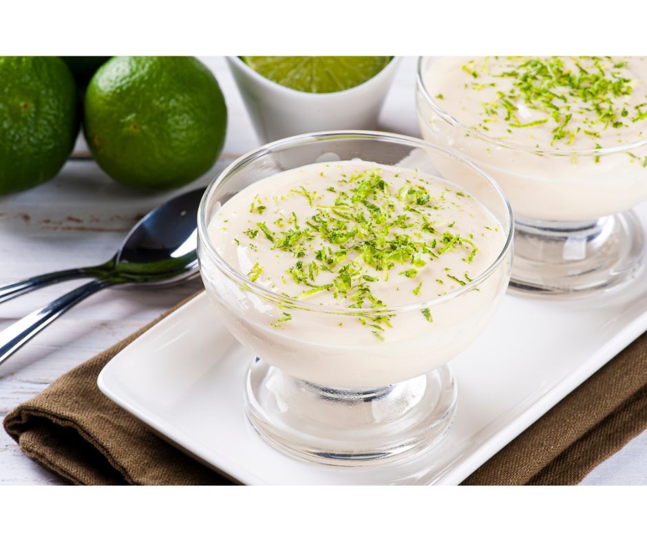 Receitas de mousse: aprenda as melhores | Foto de duas taças de mousse de limão | Atacadão