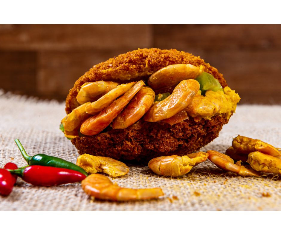 Receitas tipicamente nordestinas: conheça três opções | Foto de um acarajé em uma mesa | Atacadão