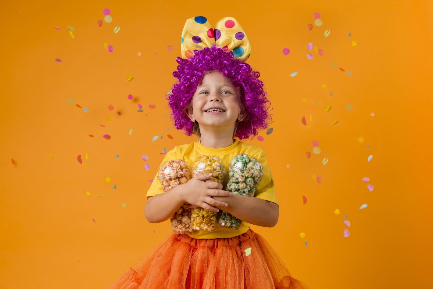 Época de Carnaval: como animar as crianças | Criança feliz e pronta para uma festa de Carnaval | Atacadão