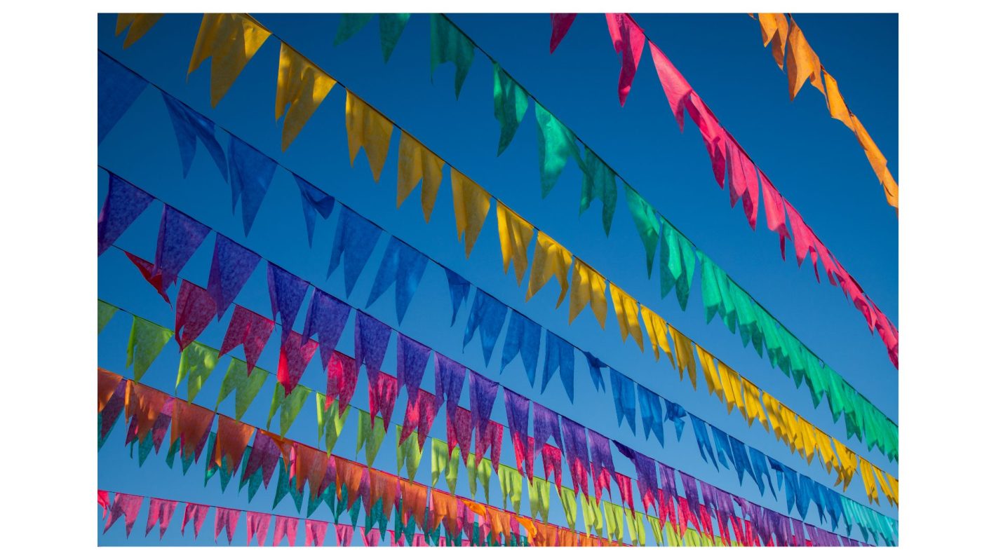 Dicas de decoração para festa junina: as melhores ideias | Foto de bandeirinhas de festa junina | Atacadão