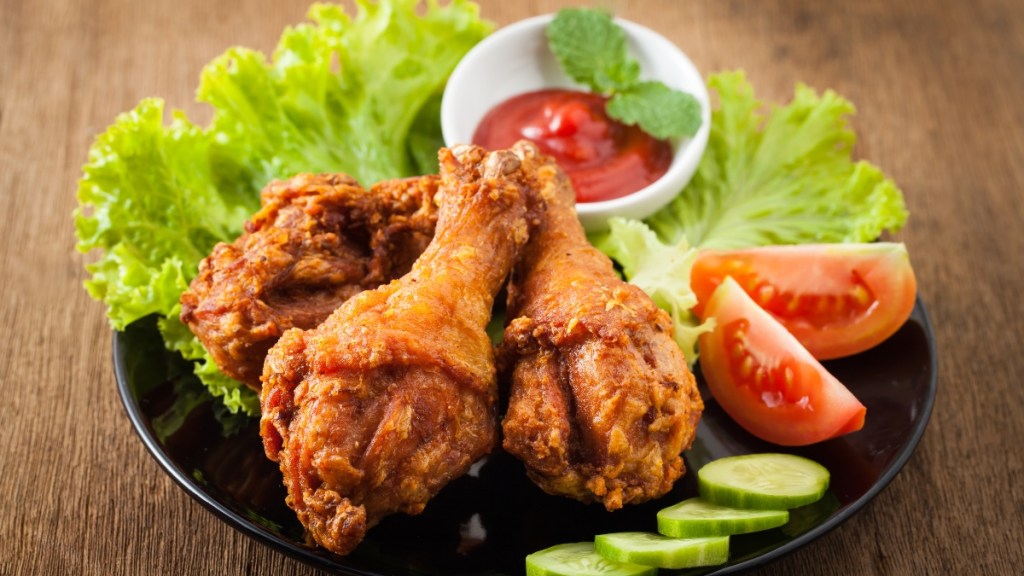 Frango a passarinho, iscas de peixe e outros petiscos para acompanhar os drinks do Carnaval