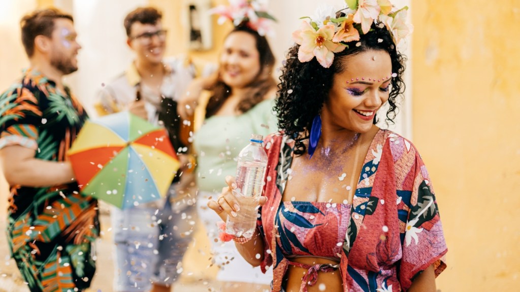Opções de bebidas para quem vai cair na folia sem álcool