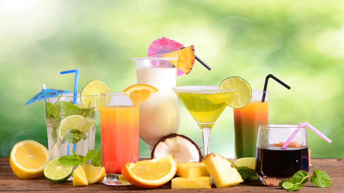 Receitas de drinks simples e baratos para animar o Carnaval