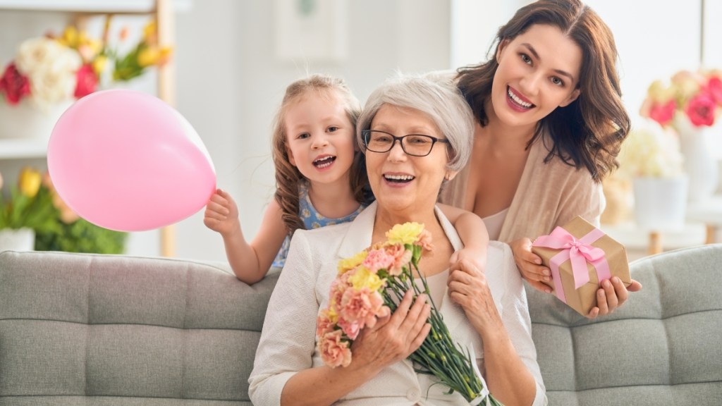 Como fazer uma festa de Dia das Mães em casa com economia?